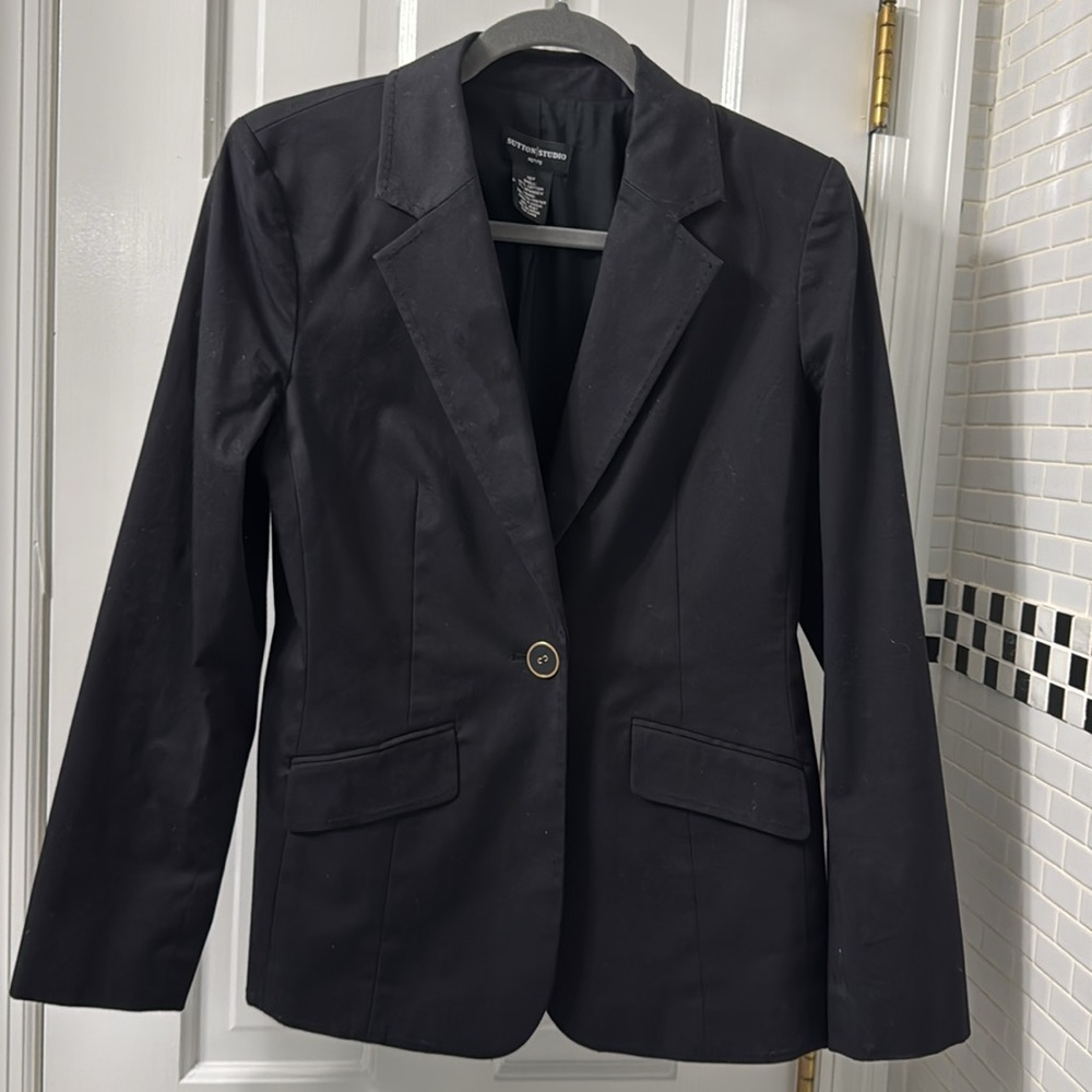 Sutton Studio black cotton/spandex fully  lined Blazer. Size 10P.